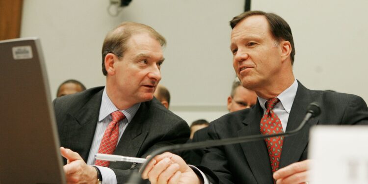 Trump elige al patrocinador de las criptomonedas Paul Atkins como nuevo presidente de la SEC: NPR