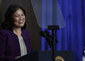 Por qué los demócratas quieren que Julie Su sea confirmada como Secretaria de Trabajo, incluso ahora: NPR