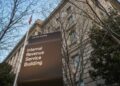 Un millón de contribuyentes recibirán hasta $1,400 del IRS: NPR