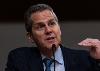 El vicepresidente de la Fed dejará su cargo de principal supervisor bancario