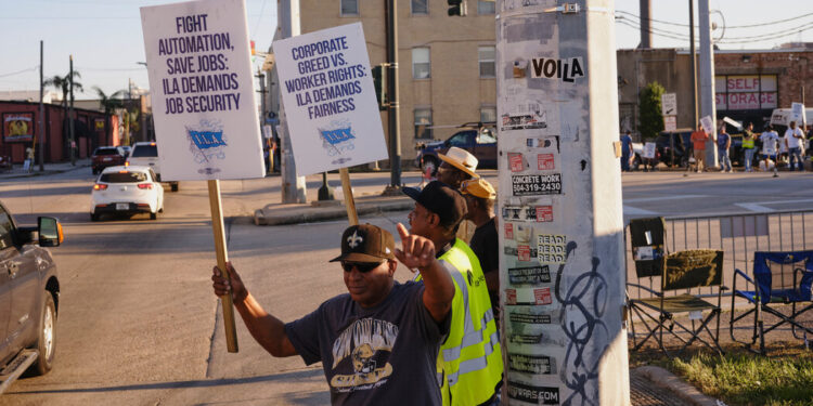 Los trabajadores portuarios podrían volver a hacer huelga si no se llega a un acuerdo sobre la automatización