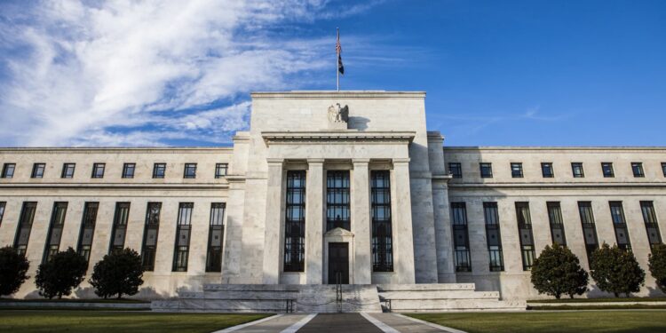 La Fed puede mantener las tasas de interés estables. Esto es lo que eso significa para ti