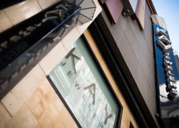 Acciones que realizan los mayores movimientos antes de la comercialización: KBH, SIG, Teladoc, APLD