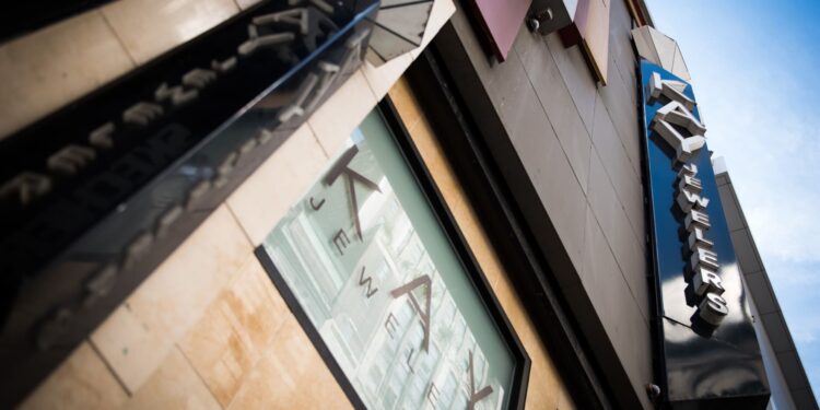 Acciones que realizan los mayores movimientos antes de la comercialización: KBH, SIG, Teladoc, APLD