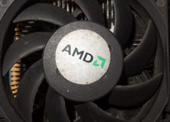 Wolfe rebaja la calificación de AMD y dice que las ventas de chips clave para centros de datos están retrasadas