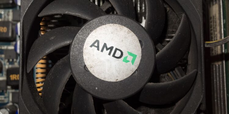 Wolfe rebaja la calificación de AMD y dice que las ventas de chips clave para centros de datos están retrasadas