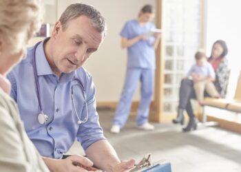 CFPB finaliza regla para eliminar $49 mil millones en deuda médica de informes crediticios