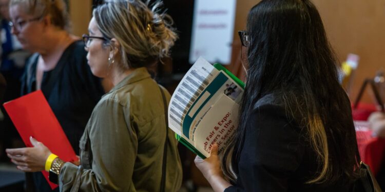 La tasa de desempleo de las mujeres negras cayó en diciembre