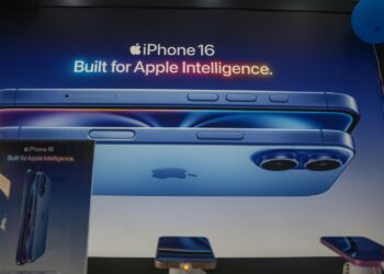 Las existencias que hacen los movimientos más grandes del mediodía: Apple, 3M, Walgreens, Moderna, Urban Outfitters y más