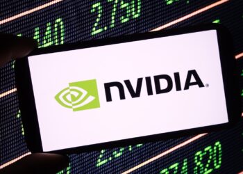 Acciones que realizan los mayores movimientos al mediodía: NVDA, RGTI, MRNA