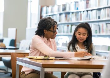 Los nuevos aumentos del Seguro Social pueden provocar facturas de impuestos y primas de Medicare más altas