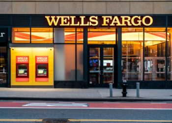 Acciones que realizan los mayores movimientos al mediodía: IONQ, WFC, C