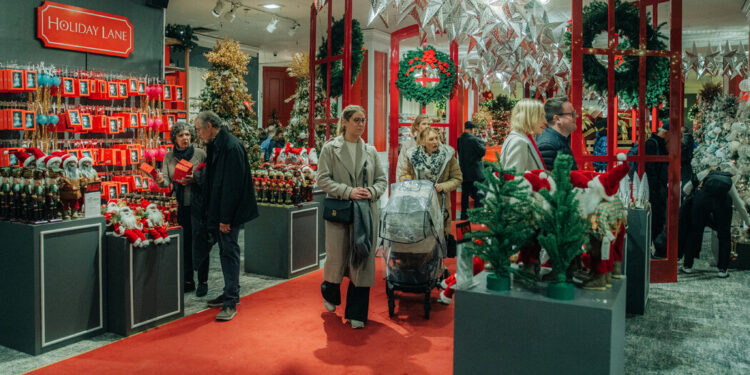 Es posible que los minoristas estén adoptando un enfoque más escalonado en la contratación durante las vacaciones.