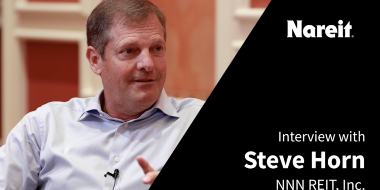 El director ejecutivo de NNN REIT analiza las perspectivas para 2025 en medio de la incertidumbre del mercado