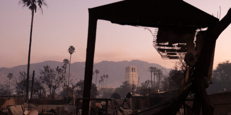 El costo económico de los incendios de Los Ángeles va mucho más allá de las casas destruidas