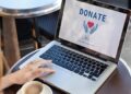 ¿Es mejor donar efectivo, acciones u otra propiedad?