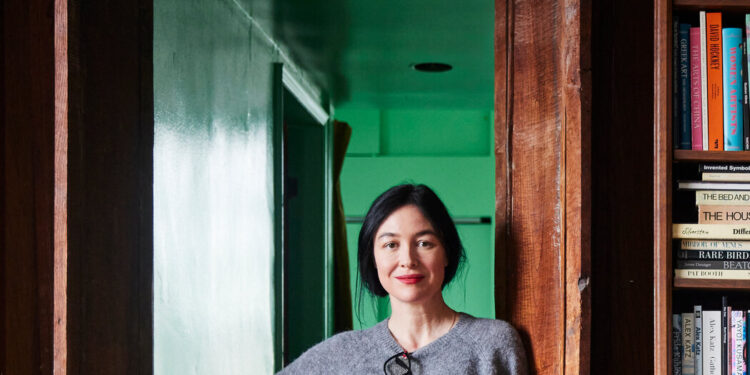 Ella está criando a su hija en su propio apartamento de infancia