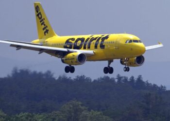 Spirit Airlines prohíbe la ropa y los tatuajes “obscenos”