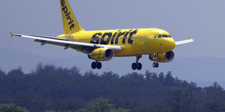 Spirit Airlines prohíbe la ropa y los tatuajes “obscenos”