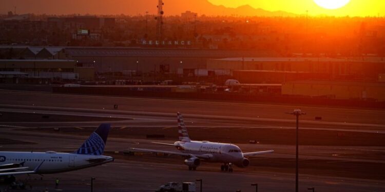 La FAA investiga una colisión casi en el aire de vuelos que se acercaban a Phoenix