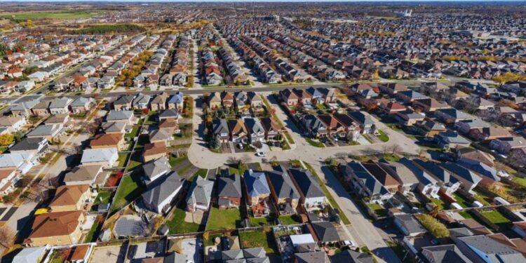 Living Realty por valor de 1.100 millones de dólares se afilia a Keller Williams en Toronto, Canadá