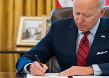 Bajo Biden, 2024 marcó el período más lento de ventas de viviendas en los Estados Unidos en 30 años