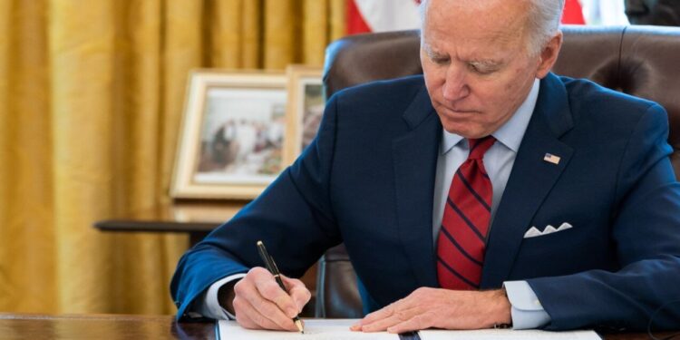 Bajo Biden, 2024 marcó el período más lento de ventas de viviendas en los Estados Unidos en 30 años