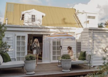 La casa de playa reinventada de Rye y el lugar para la sesión de fotos de moda se convierten en una estrella viral para los compradores que solo quieren tomar el sol