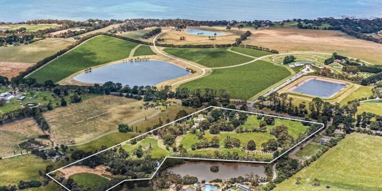 Una de las familias más ricas de Australia detrás del centro comercial Chadstone ha enumerado una superficie de Merrick