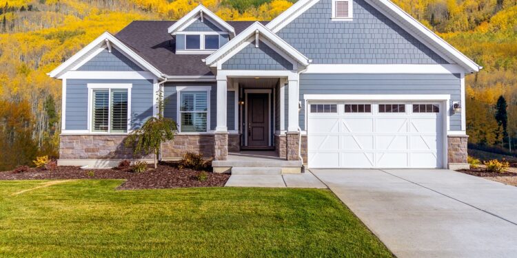 Por qué los bienes raíces comerciales residenciales parecen atractivos en 2025