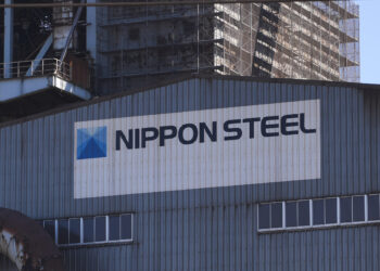 Nippon Steel y US Steel demandan por oferta bloqueada