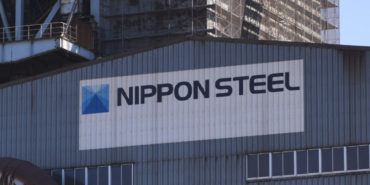 Nippon Steel y US Steel demandan por oferta bloqueada