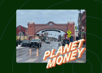 A medida que aumentan las preocupaciones sobre las redadas de hielo, buscamos una reciente deportación masiva: el dinero del planeta: NPR