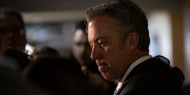 Panel de Ética de la Cámara de Representantes recomienda una mayor revisión de las acusaciones de financiamiento de campañas contra dos legisladores