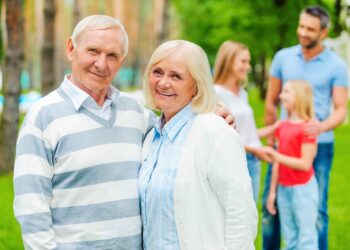 Quédese en casa y ahorre en grande: 8 maneras en que envejecer en el lugar aumenta su riqueza