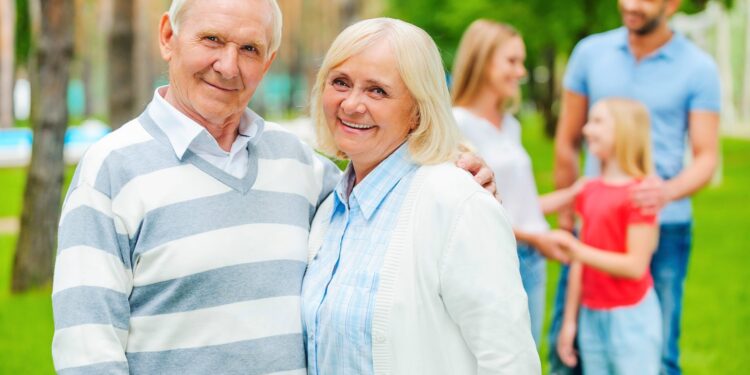 Quédese en casa y ahorre en grande: 8 maneras en que envejecer en el lugar aumenta su riqueza