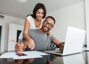 Comience ahora: 7 formas de ahorrar, invertir y prosperar financieramente