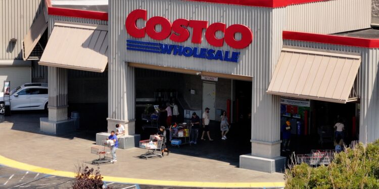 Los accionistas de Costco rechazan abrumadoramente la propuesta anti-DEI: NPR