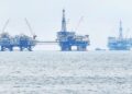 Biden prohíbe la extracción de petróleo en alta mar en vastas zonas del océano: NPR