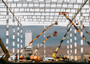 Por qué las reversiones de energía limpia de Trump podrían descarrilar un auge de fábrica