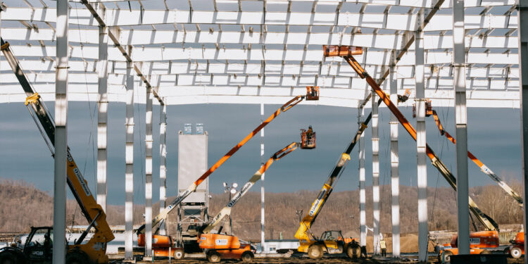 Por qué las reversiones de energía limpia de Trump podrían descarrilar un auge de fábrica