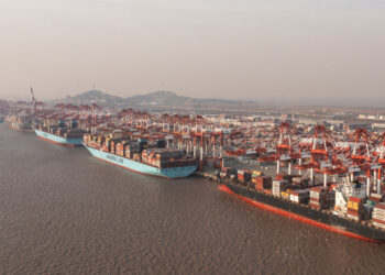 China ataca después de que Trump impone una tarifa del 10% sobre los bienes