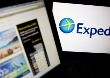 Acciones que hacen los movimientos más grandes del mediodía: Amazon, Expedia, Pinterest, Skechers y más