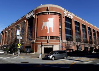 Acciones que realizan los movimientos más grandes Premarket: Pins, AMZN, TTWO, TSLA