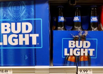 SMCI, GM, Low, Intu y más