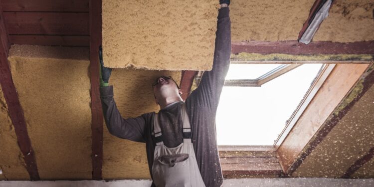 Trump planea congelar las mechas de financiación de los reembolsos de energía de la era Biden para los consumidores