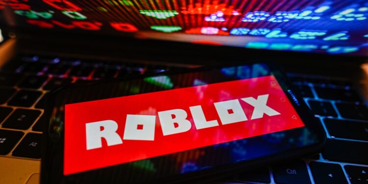 Acciones que hacen los movimientos más grandes del mediodía: RBLX, Pton, RL, Yum