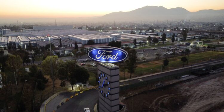 Acciones que hacen los movimientos más grandes después de las horas: QCOM, F, ARM