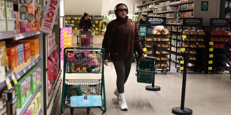 La inflación del consumidor teme el aumento en febrero a medida que las tarifas se preocupan por el sentimiento