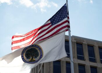 Los movimientos de Trump para abolir el Departamento de Educación de Imperil Programas de préstamos estudiantiles